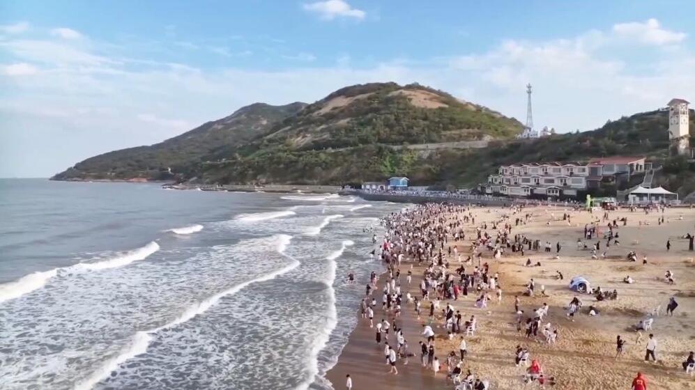 暑期消费“热”起来 多地业态创新点燃夏日经济引擎
