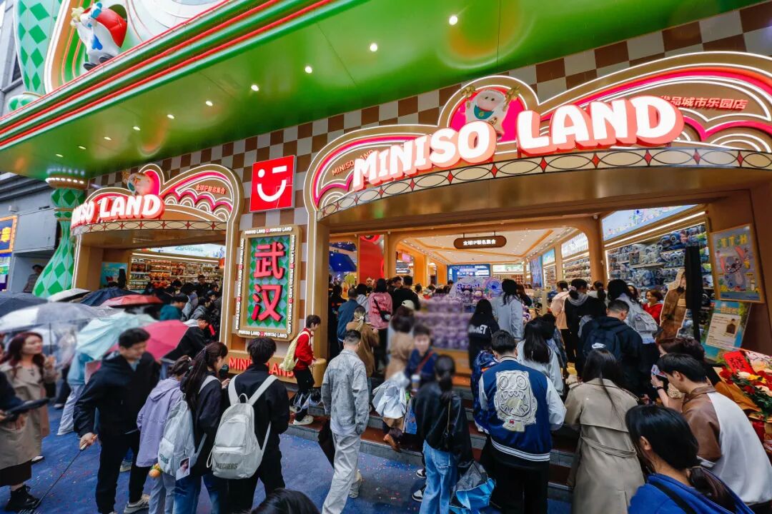 MINISO LAND正式登陆武汉！ “右右酱” 成江汉路上亮眼符号