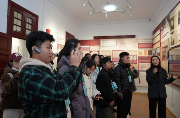 “在科技报国实践中赓续红色基因” 全国大学生社会实践团走进珞珈山