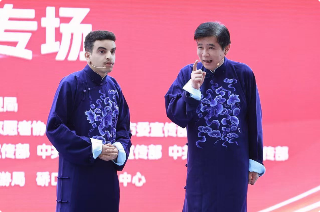 欢声笑语庆和平，荆楚“红色文艺轻骑兵”惠民演出走进汉正街
