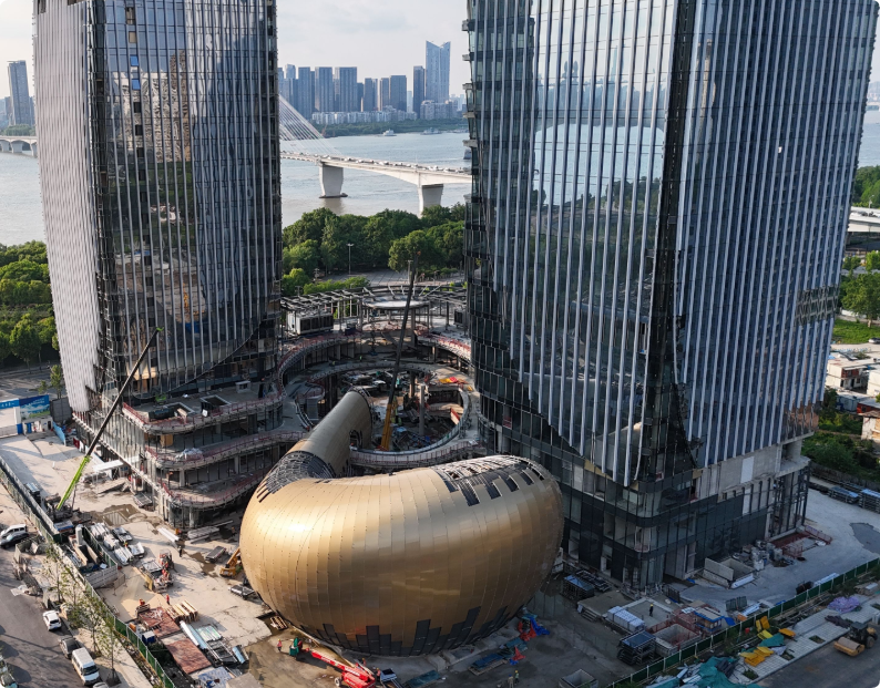 楼宇间“钻”出金樽玉壶形建筑，武昌滨江再添新地标打卡点