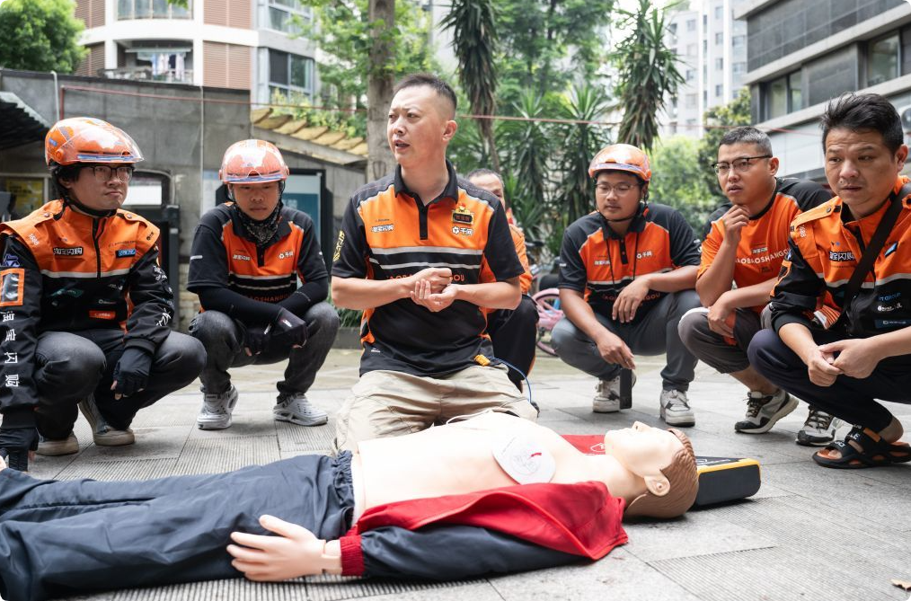 “90后”骑手带出武汉“流动急救队”