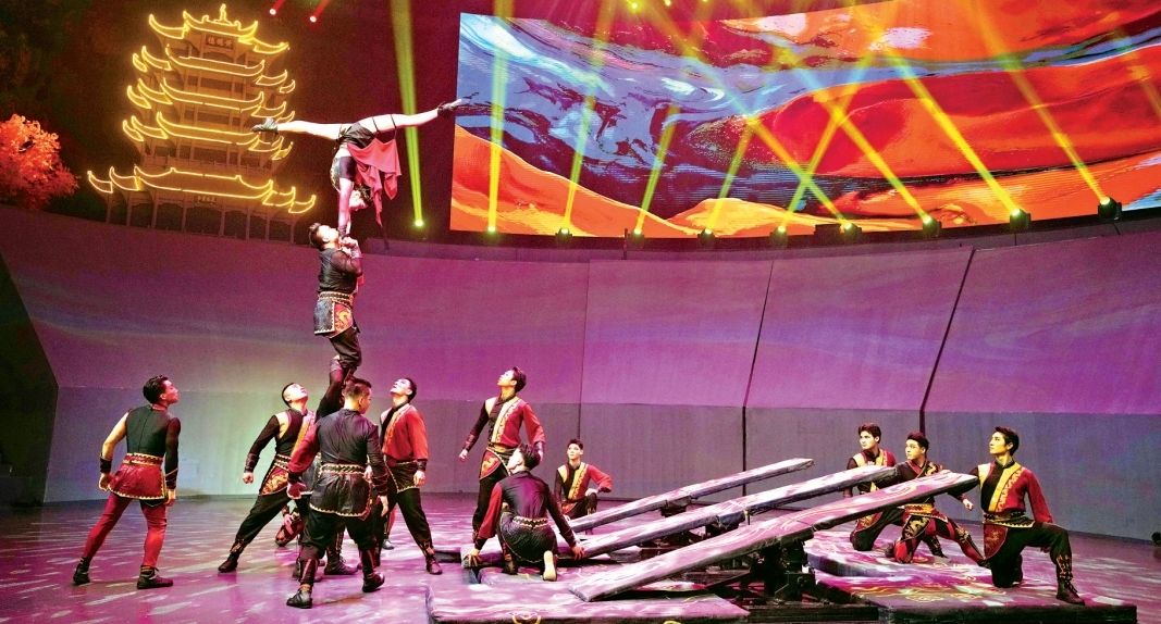 第十六届武汉国际杂技艺术节盛大启幕 五洲杂技点亮武汉秋夜